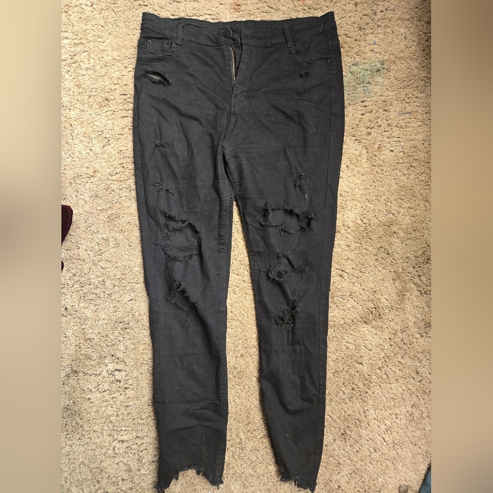Black ripped jeans SHEIN